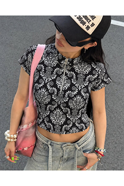 Toum Black and White Motif Collar Zippered Lycra Crop Blouse