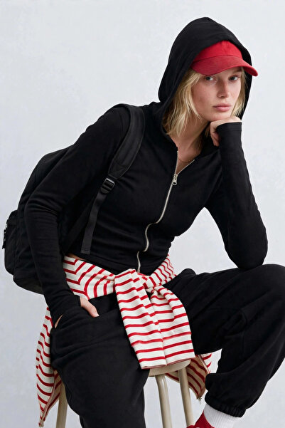 BARRELS AND OIL Women's Zippered Sweatshirt - Black