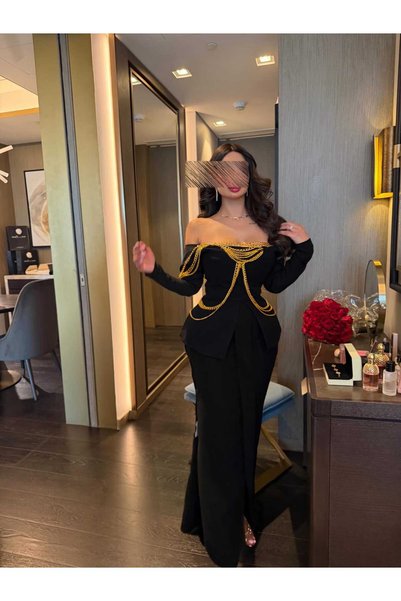 Ayaen فستان سهرة أسود طويل مكشوف الكتفين بأكمام طويلة وتفاصيل سلاسل ذهبية فخمة