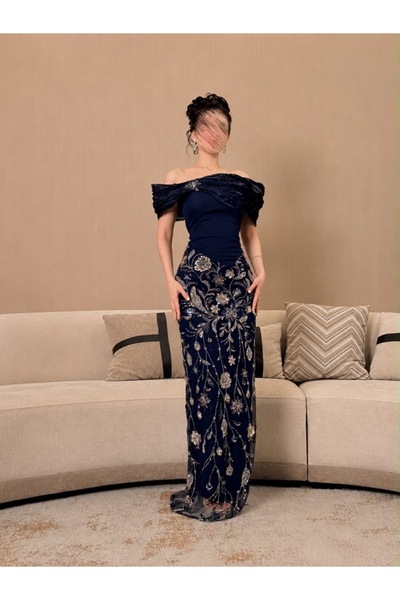 NAQWA FASHION فستان سهرة كحلي فاخر بتطريز أنيق على التنورة
