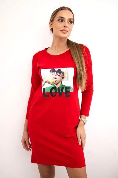 Kesi Rochie casual roșie cu imprimeu Love și decupaje la umeri
