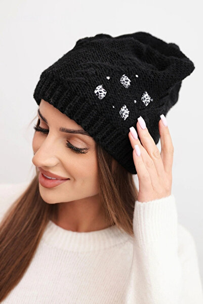 Kesi Căciulă de iarnă din lână pentru femei cu aplicații decorative K468 negru