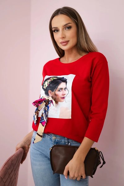 Kesi Bluză roșie cu detaliu grafic cu fundă 3D colorată