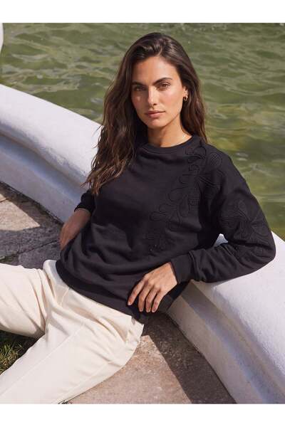 Juuuj Hanorac negru din bumbac, elastic, cu decolteu tip crewneck, cu broderi...
