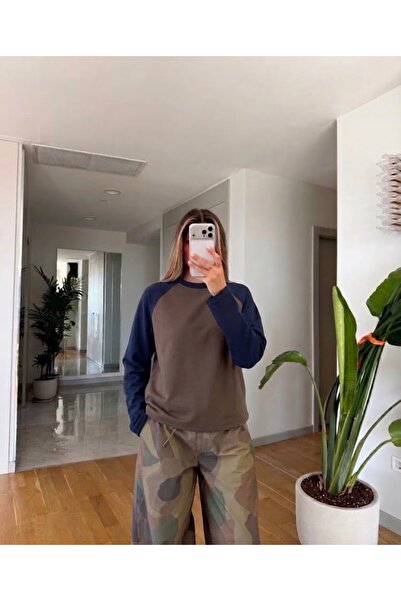 CADDELAMODA Colorful Sleeves Sweatshirt