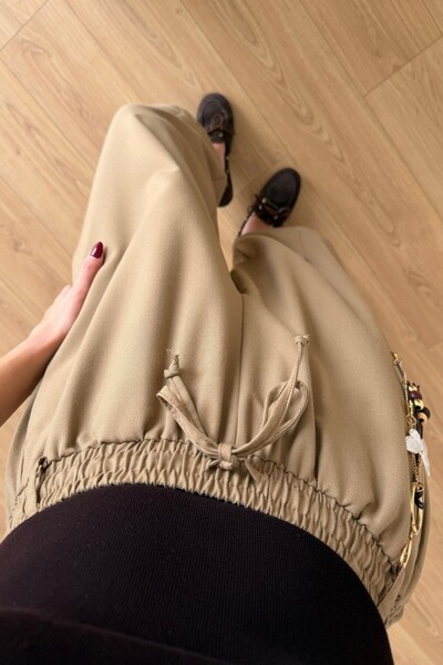 Suziş KARAMEL RENGİ AKSESUAR DETAYLI BELİ LASTİKLİ PANTOLON PER51489