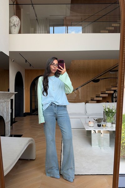Özge Özgenç جينز ليكرا بأرجل إسبانية