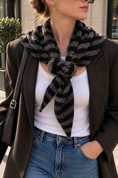 CHARMLUCKY شال مثلث مخطط 145×55 سم