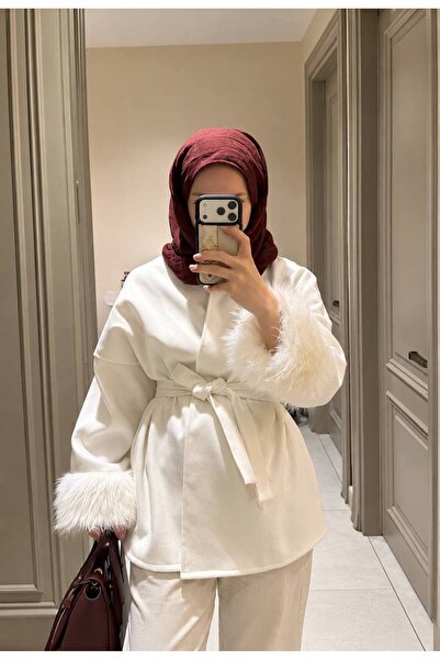 SHEZAN MODA Kadın Beyaz Kuşaklı Kürk Kol Detaylı Belden Bağlamalı Kaban SZ-47...