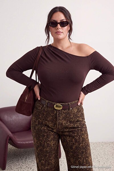 Trendyol Curve بودي محبوك بياقة غير متماثلة وأكمام طويلة وقابل للتمدد باللون ...