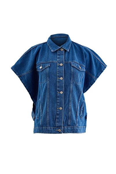 Trendyol Collection سترة من الدنيم باللون الأزرق مقاس كبير TWOAW27YE00036