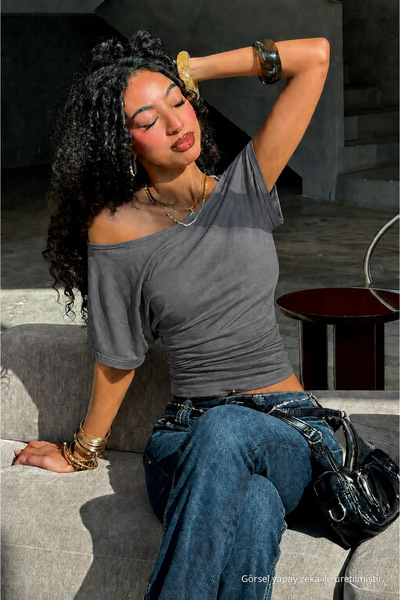 COMBİNE MİCHAİL Women's Off-Shoulder Smoked Crop T-Shirt