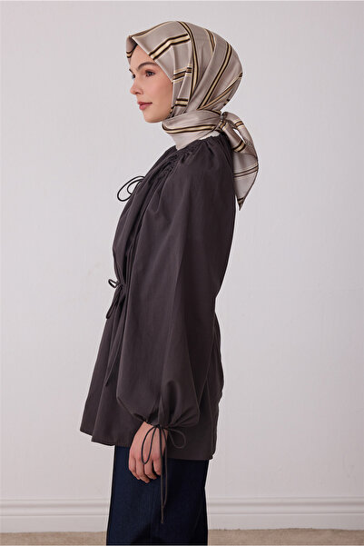 Belli Taş Geometrik Desen %100 Twill İpek Eşarp 4405-85
