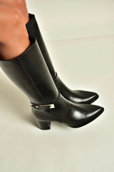 Fox Shoes Z480053060 حذاء نسائي كلاسيكي بكعب سميك أسود ريفي