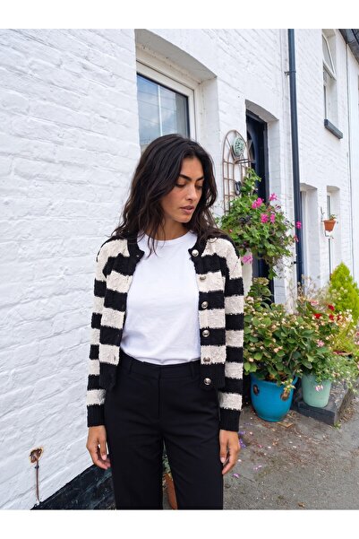 Juuuj Black and White Knitwear Textured Long Sleeve Standard Cut Metal Button...