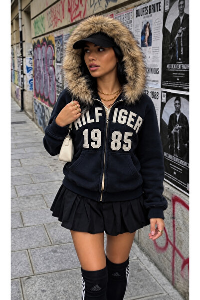 nathia outdoors سترة Y2k Street ذات تفاصيل من الفرو بتصميم عتيق
