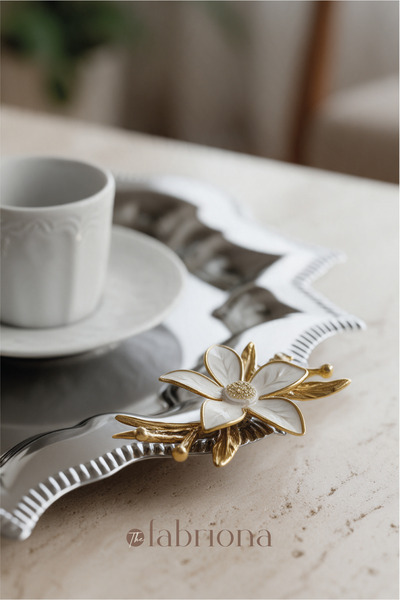 FABRIONA 6’lı Köşeleri Dalgalı Mini Papatyalı Paslanmaz Çelik Çay Kahve Nişan Sunum Tepsi Gold Gümüş 24x24cm