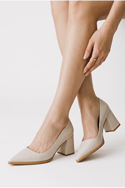 besoin shoes store أحذية نسائية ذات كعب عالٍ من الجلد غير اللامع