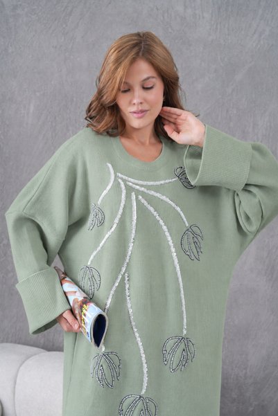 Moda Neval Women's Embroidery Detailed Crew Neck Loose Cut Maxi Length Knitwear Dress