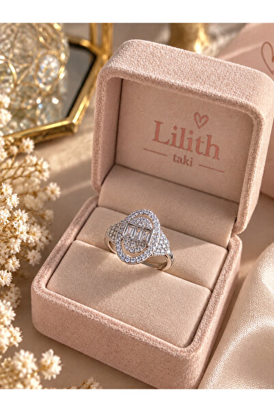 Lilith Takı خاتم نسائي فضي اللون مرصع بالأحجار - خاتم أنيق بتفاصيل حجرية مستط...