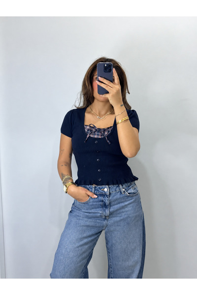 breva wear Kadın Lacivert Ekose ve Fiyonk Detaylı Kısa Kollu Triko Bluz