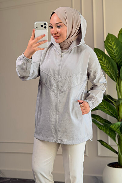 Suede Style 6683 - سترة نسائية أنيقة ومريحة من قماش الخوخ مع تفاصيل من الأحجا...