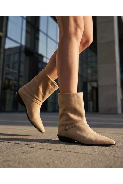 futsi shoes MATILDA Bej Hakiki Süet Deri Toka Detaylı Kısa Topuklu Bot