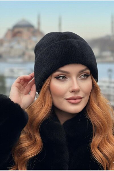 Makro Optik Premium Beret with Fringes and Soft Texture