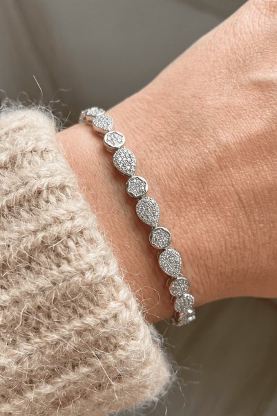 Elika Silver Zircon Stone Drop Pattern Luxury Design Women's Bracelet
