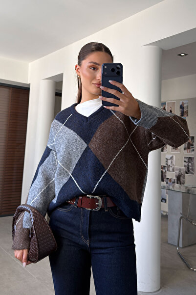 MAGARDE V-Neck Baklava Patterned Oversize Knit Sweater - Navy Blue