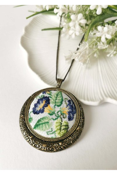 Halley Concept Special Handmade Etamin Embroidered Colorful Flower Pattern Antique Bronze Necklace