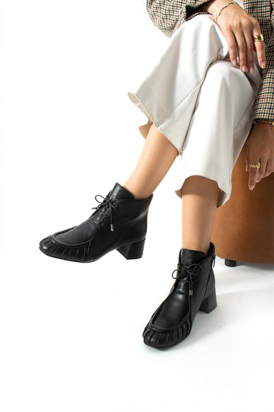 dericia shoes Nancy Hakiki Deri Pilise Detaylı Kalın Topuklu Siyah Kadın Bot