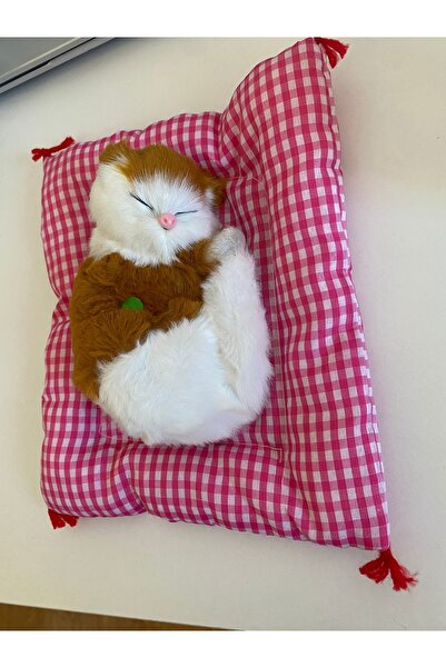 MİNDERDE UYUYAN SESLİ OYUNCAK KEDİ
