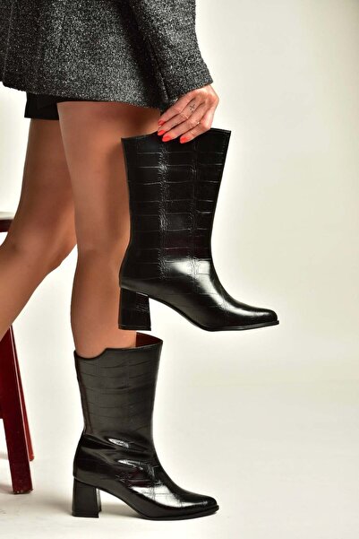 Fox Shoes Z758292511 Γυναικείες μπότες με χοντρό τακούνι σε μαύρο χρώμα με στ...
