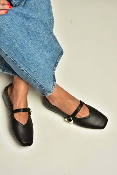 Fox Shoes Y726632609 Black Heart Buckle Detailed Women's Ballerinas