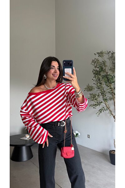 Bade Butik Kırmızı Beyaz Çizgili Düşük Omuzlu Bluz