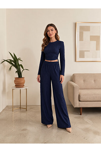 Kadın Lacivert Büzgülü Crop Top ve Geniş Paça Pantolonlu Takım