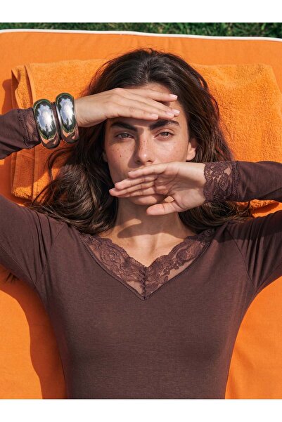 Juuuj Bitter Brown Cotton Stretch Fabric V-Neck Long Sleeve Body-Fitting Lace...