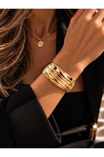 Adata Jewelry سوار VIP Luna Bold Kelepçe باللون الذهبي