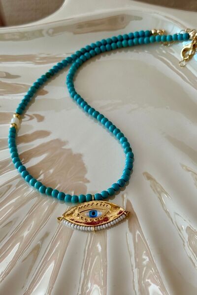 Trendy Butik Blue Beaded Eye Figured Necklace