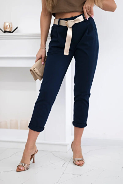 Kesi Pantaloni de damă bleumarin cu curea, talie elastică și tivuri rulat.