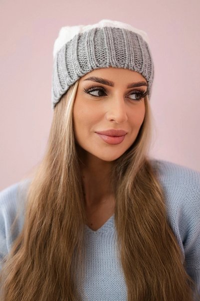 Kesi Pălărie de damă gri-albă cu fleece și pompon de iarnă
