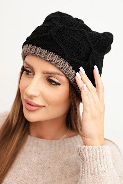 Kesi Căciulă de iarnă din lână pentru femei cu model împletit K443 negru-capp...