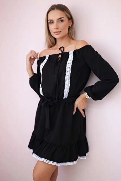 Kesi Rochie neagră din dantelă cu umerii goi