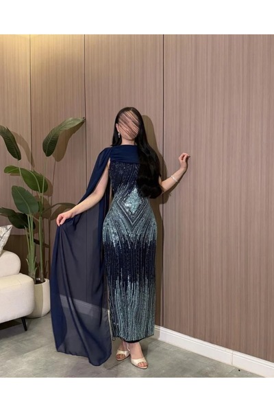NAQWA FASHION فستان سهرة فاخر مطرز بشال أنيق على كتف واحد بتصميم ساتر