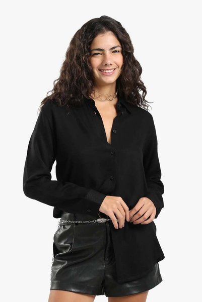 CARINA كارينا قميص أساسي ذو حافة مستديرة - بيج متوسط