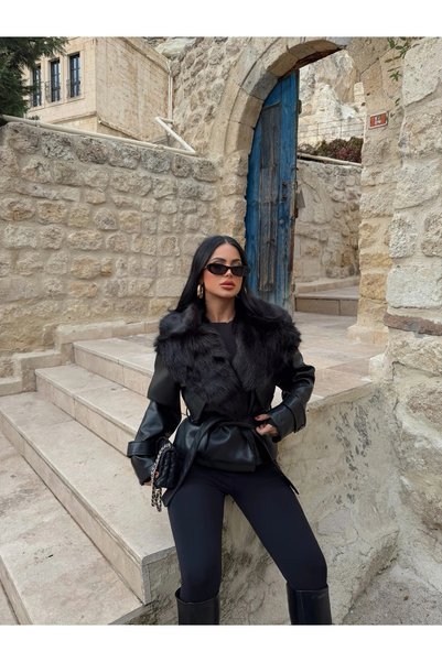 kırmızı butiks Black Fur Collar Leather Coat