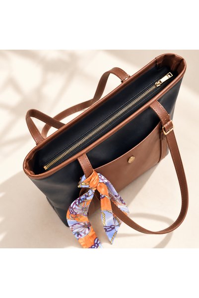 mantis Women's Scarf Detailed Zippered Leather Handbag