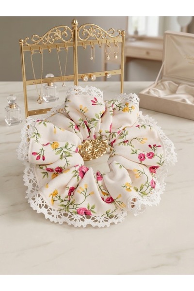 AG LUNERA Ekru Dantel Çiçek Desenli Saten Scrunchie Toka - Vintage Çiçekli Sa...