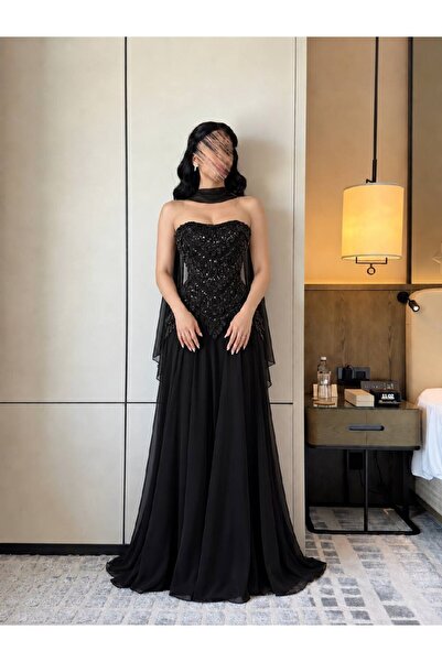 RASHA FASHION فستان سهرة إيلارا أسود بتصميم كورسيه مطرز وشال انسيابي